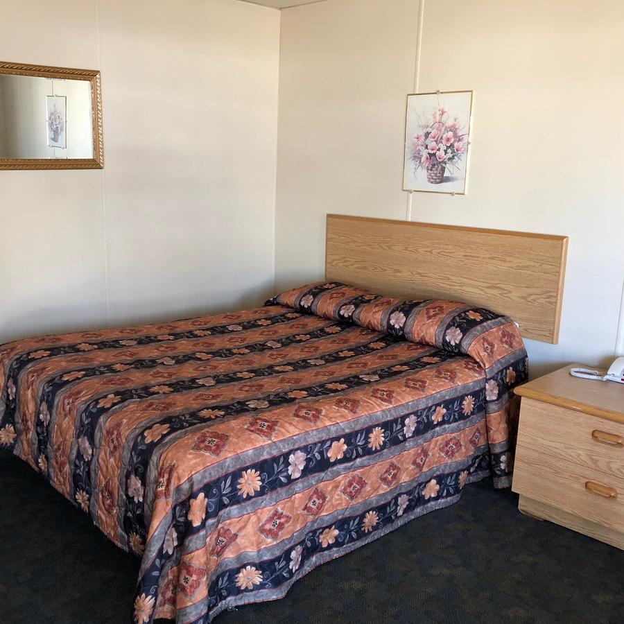 Bluebird Motel Innisfail Екстер'єр фото