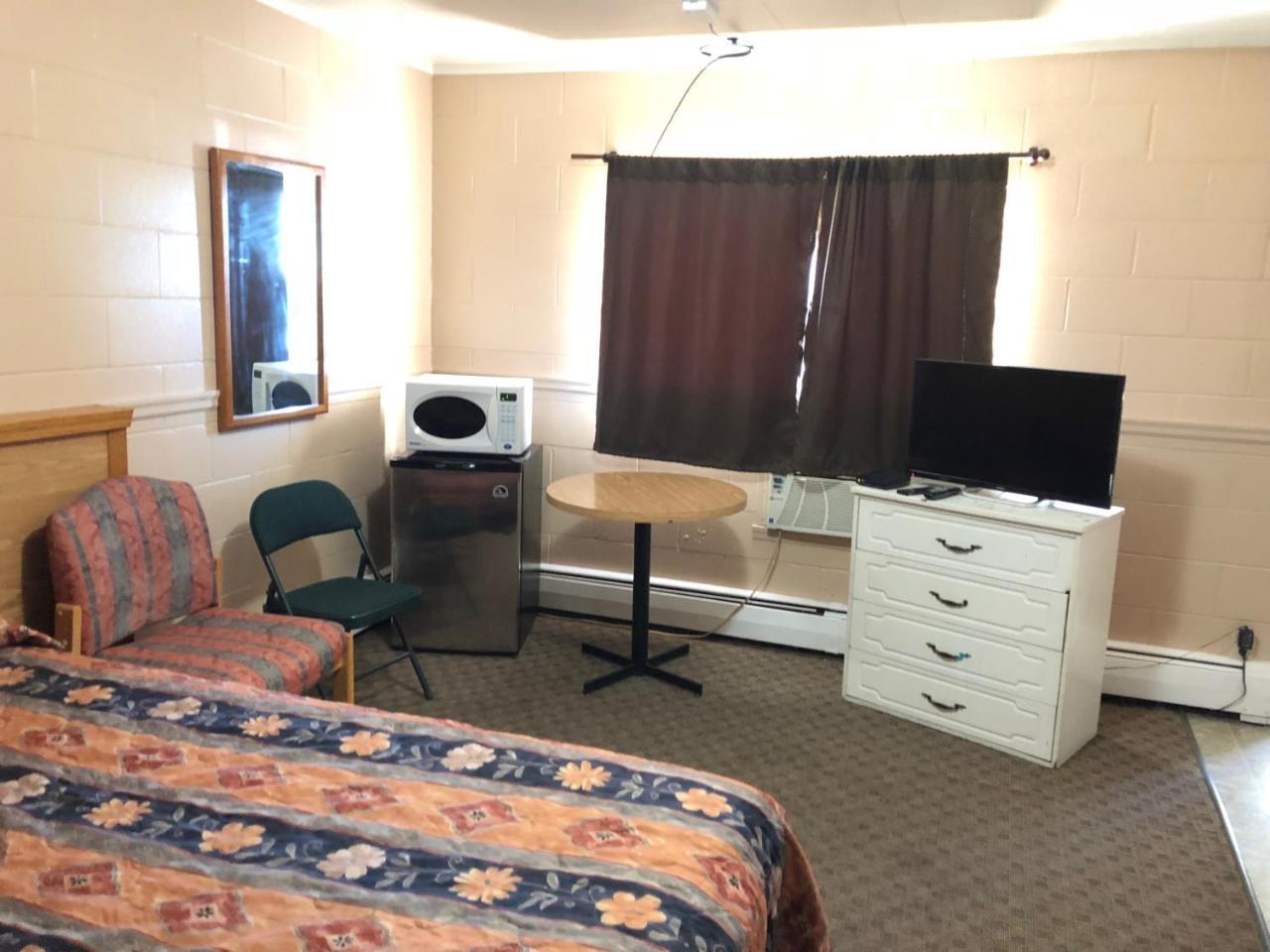 Bluebird Motel Innisfail Екстер'єр фото