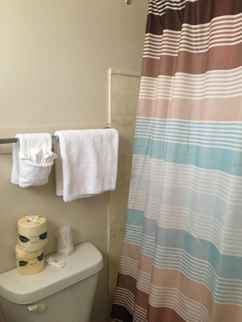 Bluebird Motel Innisfail Екстер'єр фото