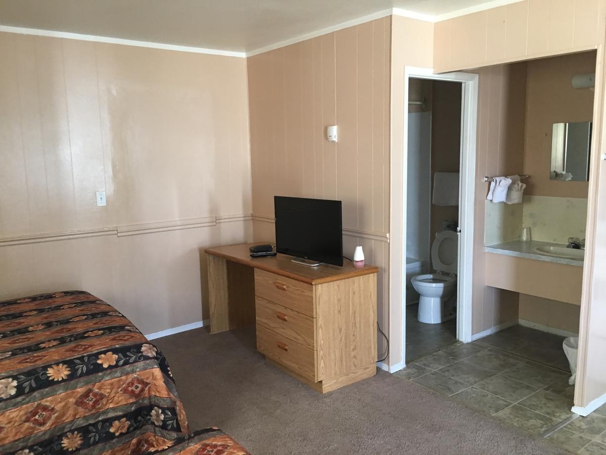 Bluebird Motel Innisfail Екстер'єр фото