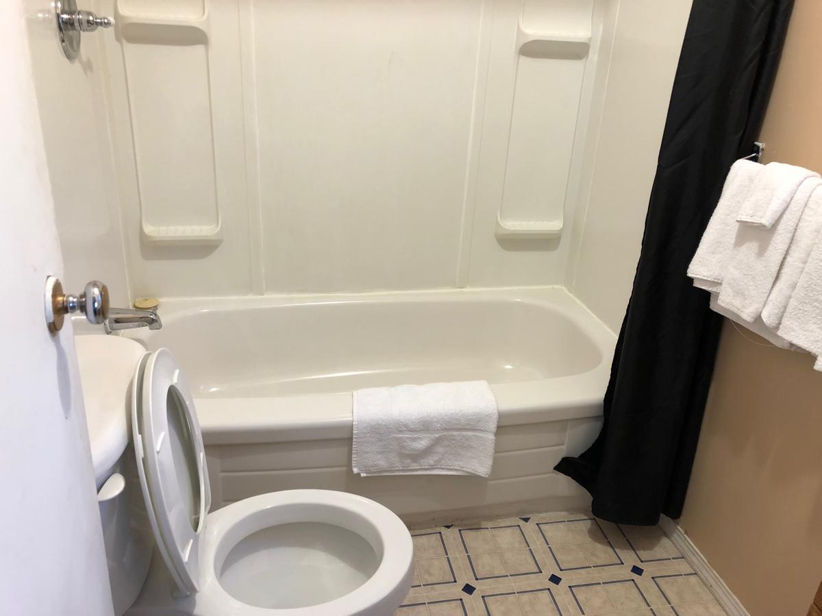 Bluebird Motel Innisfail Екстер'єр фото