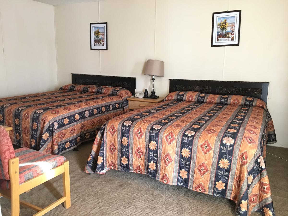 Bluebird Motel Innisfail Екстер'єр фото