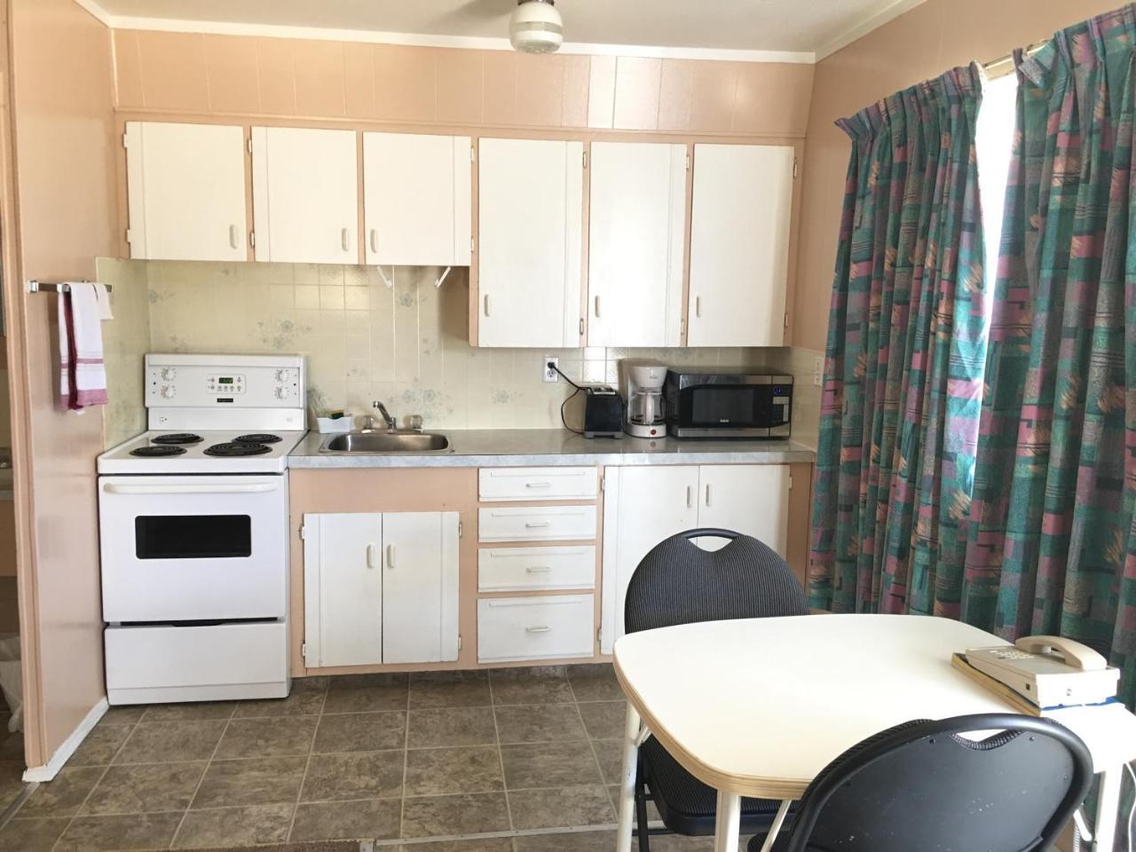 Bluebird Motel Innisfail Екстер'єр фото