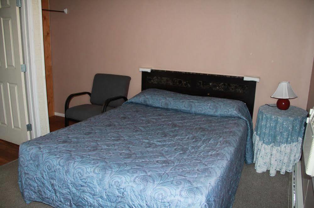 Bluebird Motel Innisfail Екстер'єр фото