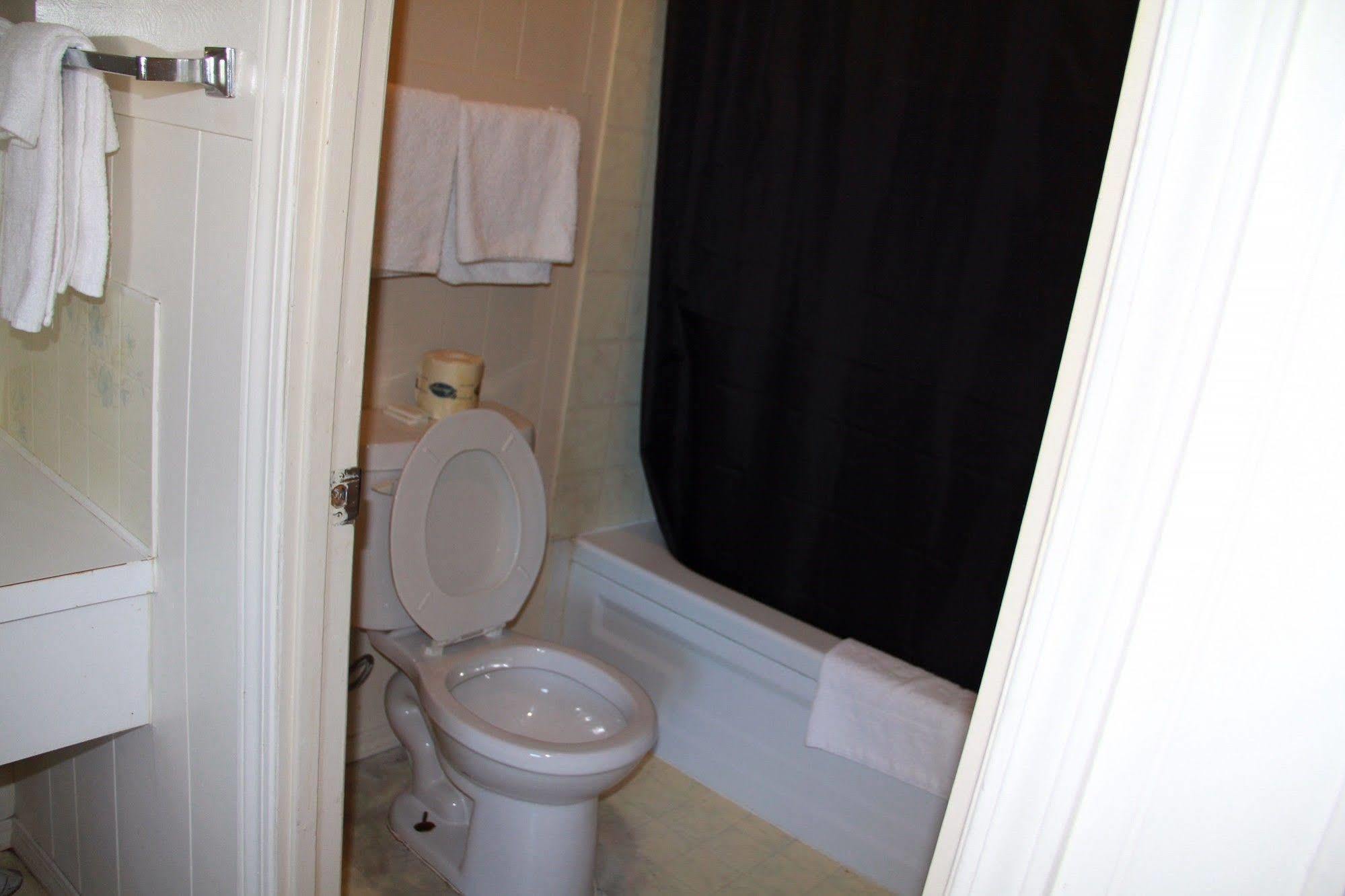 Bluebird Motel Innisfail Екстер'єр фото