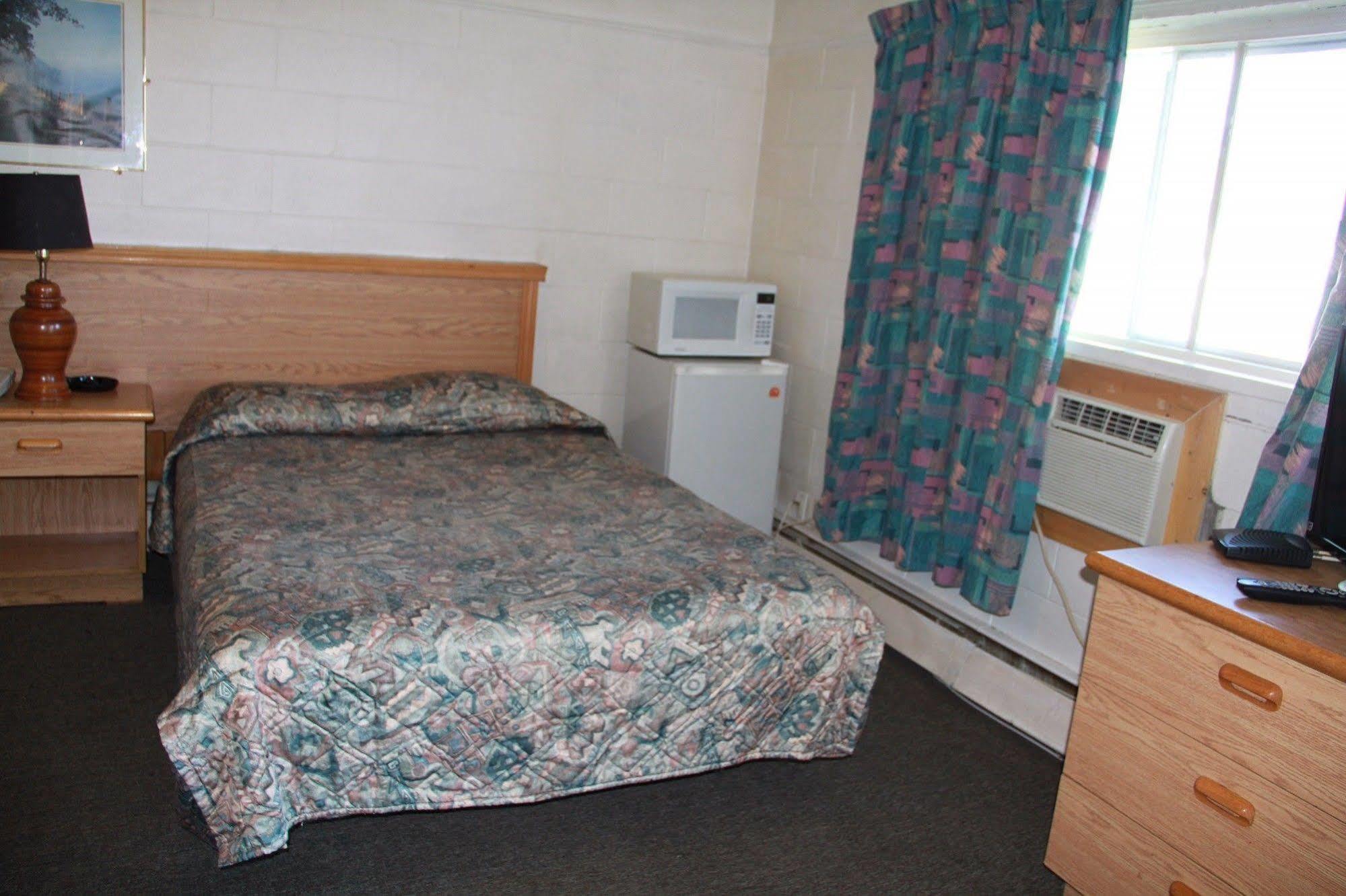 Bluebird Motel Innisfail Екстер'єр фото