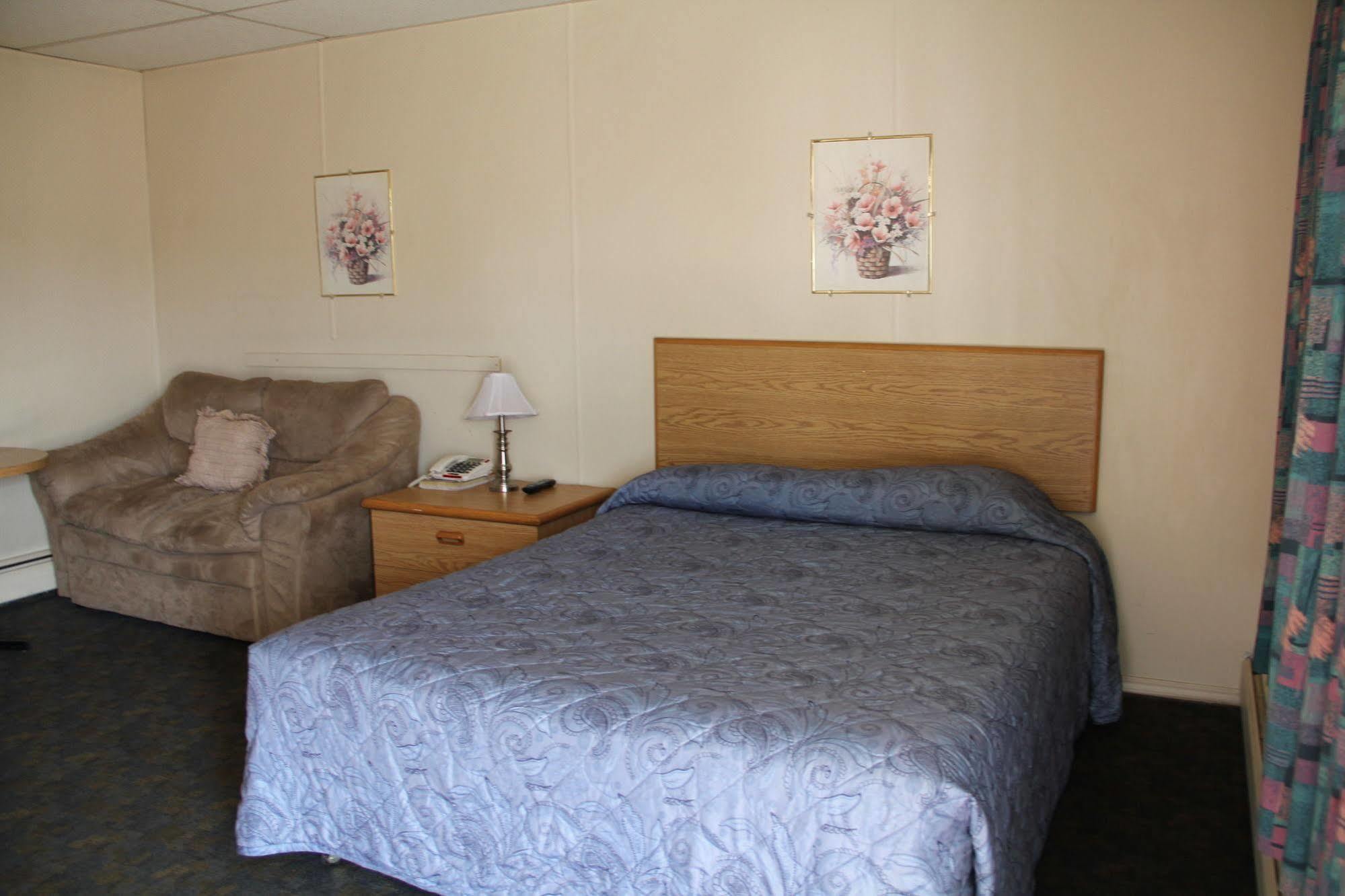 Bluebird Motel Innisfail Екстер'єр фото