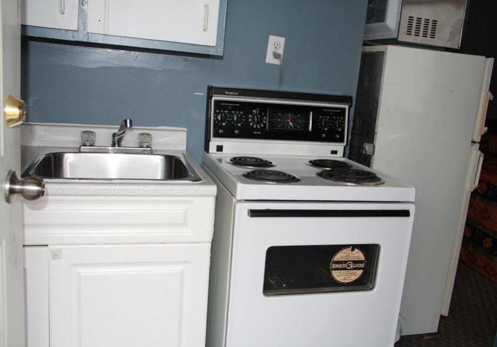 Bluebird Motel Innisfail Екстер'єр фото