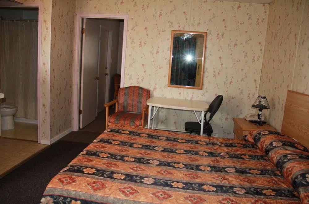 Bluebird Motel Innisfail Екстер'єр фото