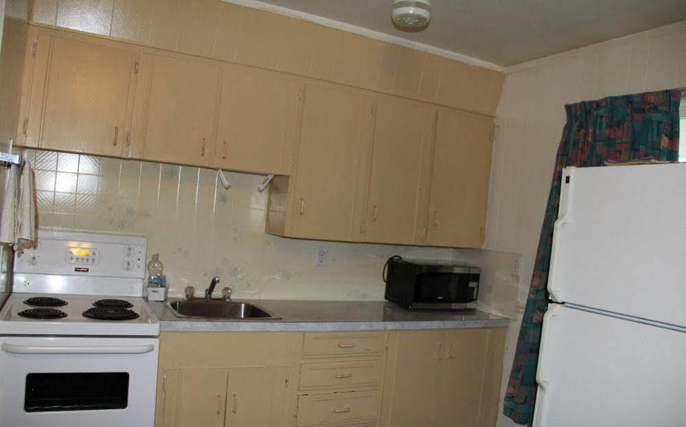 Bluebird Motel Innisfail Екстер'єр фото